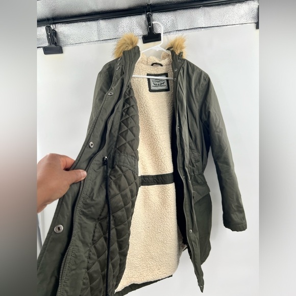 Levi’s faux fur lined jacket size M parka hooded - Picture 3 of 9